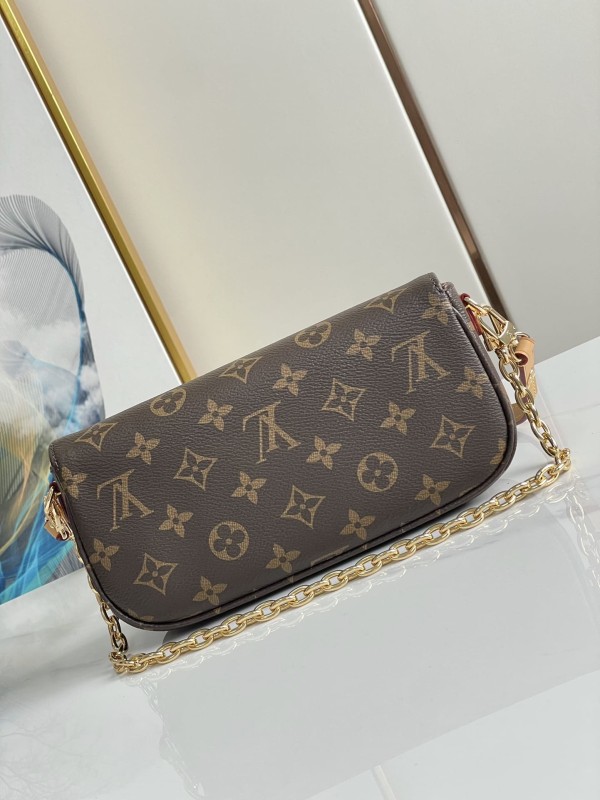 Louis Vuitton(CHAIN IVY )