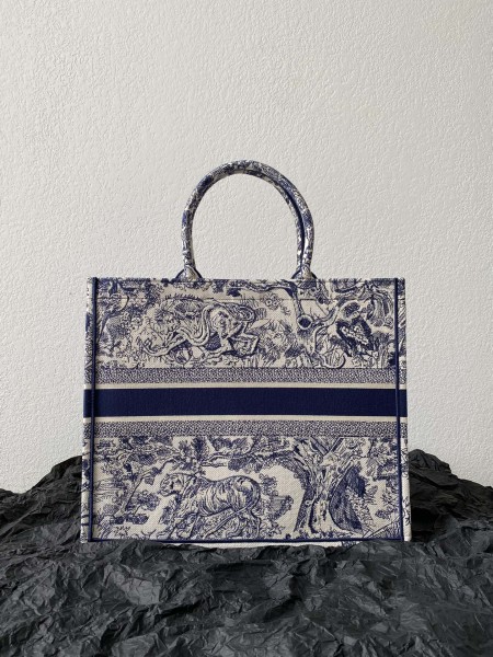 Dior(Book)