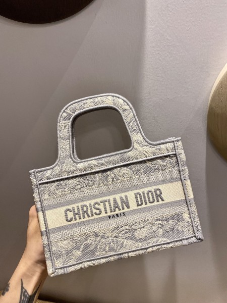 Dior(Book)