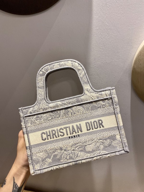 Dior(Book)