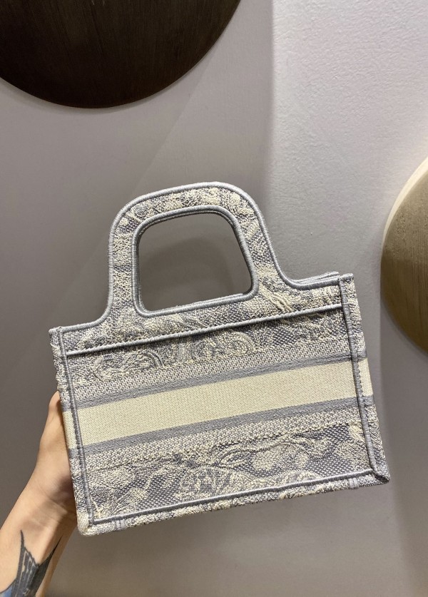 Dior(Book)
