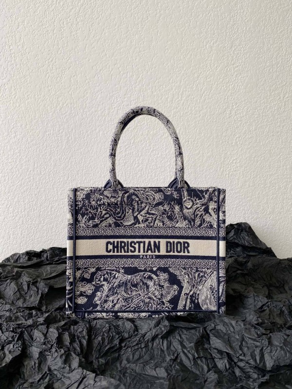 Dior(Book)