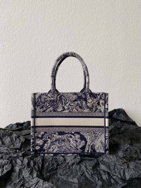 Dior(Book)