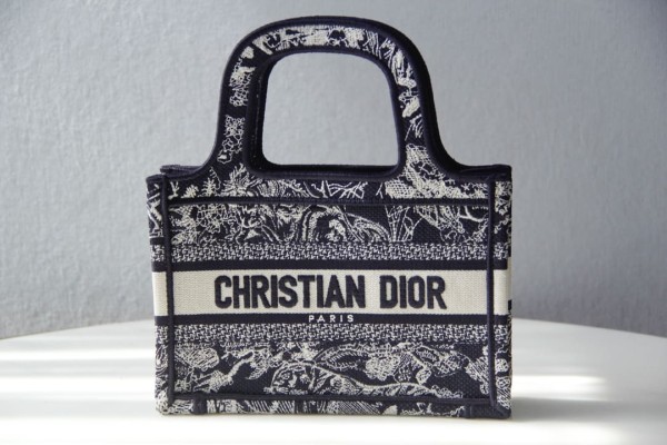 Dior(Book)
