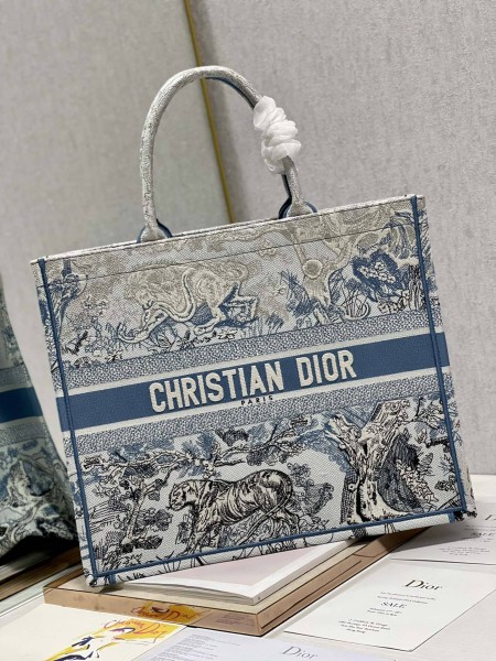 Dior(Book)