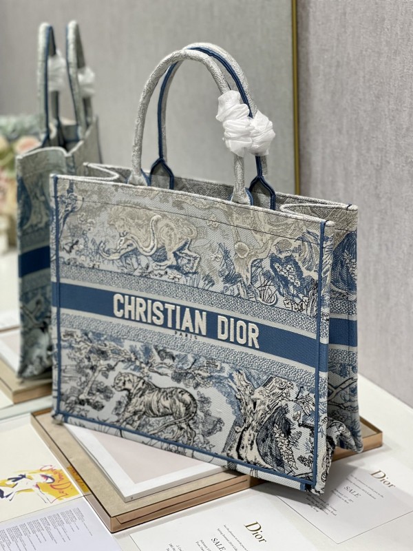 Dior(Book)