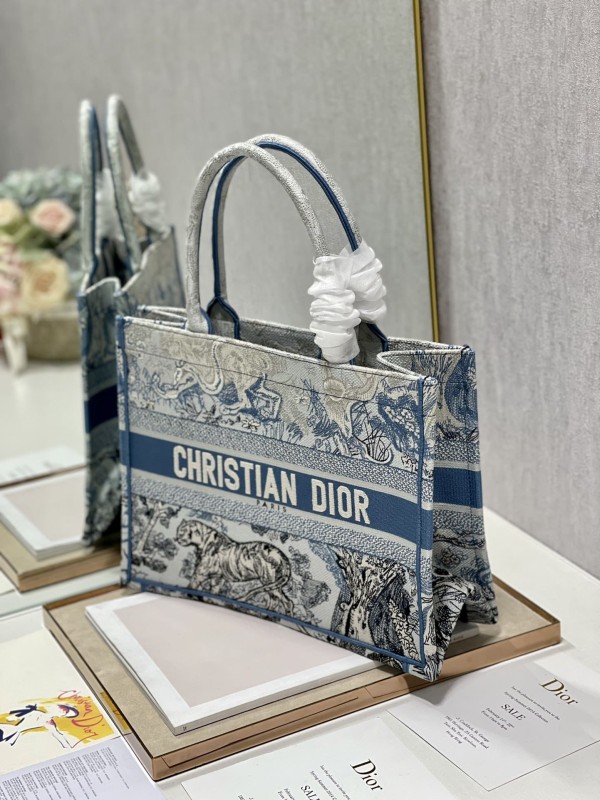 Dior(Book)