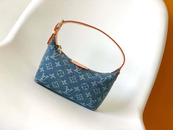 Louis Vuitton(hills pochette)