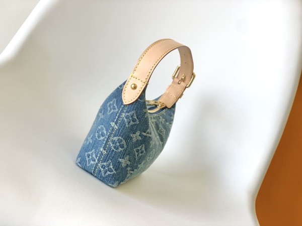 Louis Vuitton(hills pochette)