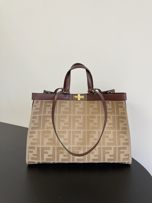Fendi(Peekaboo)