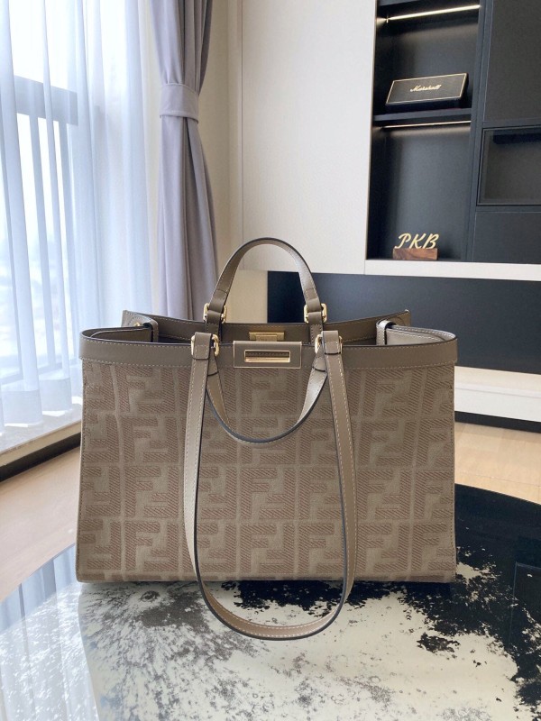 Fendi(Peekaboo)