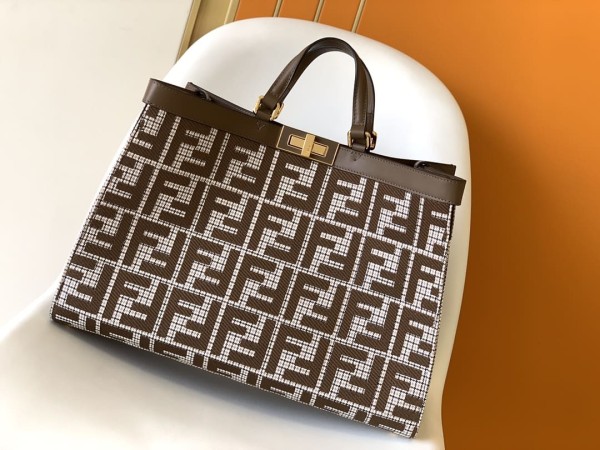 Fendi(Peekaboo)