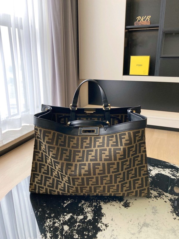 Fendi(Peekaboo)