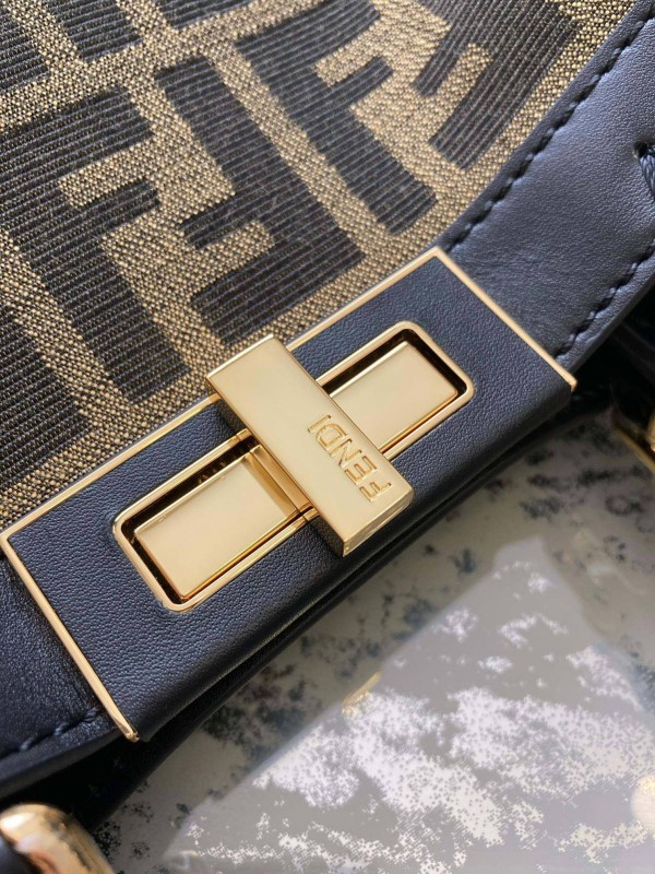 Fendi(Peekaboo)