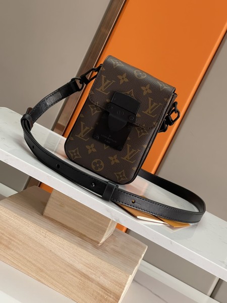 Louis Vuitton(S-Lock)