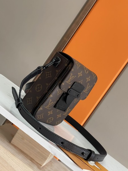 Louis Vuitton(S-Lock)