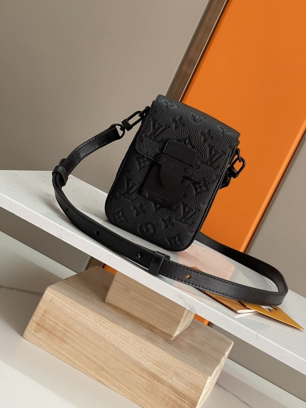 Louis Vuitton(S-Lock)