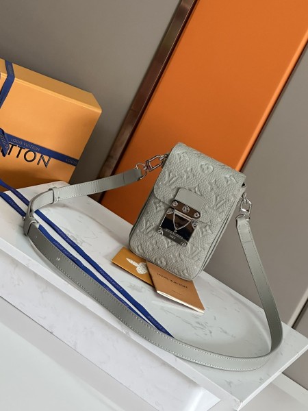 Louis Vuitton(S-Lock)