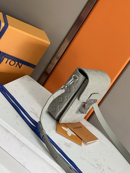 Louis Vuitton(S-Lock)