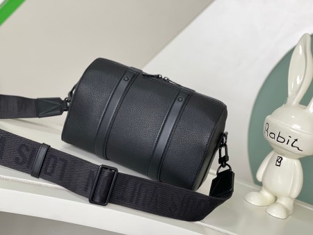 Louis Vuitton( City Keepall)