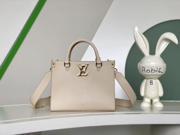 Louis Vuitton( Lock & Go)