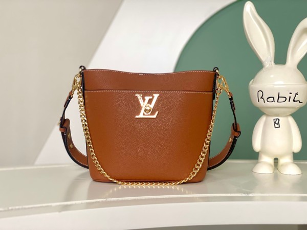 Louis Vuitton(Lock and Walk)