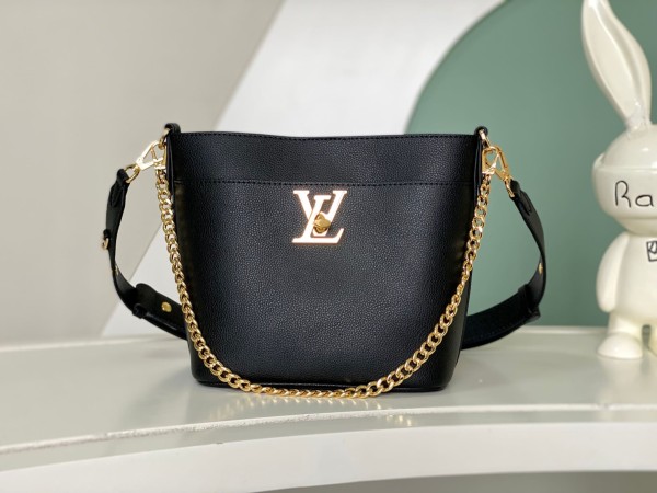 Louis Vuitton(Lock and Walk)