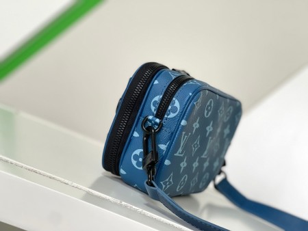 Louis Vuitton(Nano Alphak)