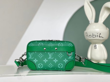 Louis Vuitton(Nano Alphak)