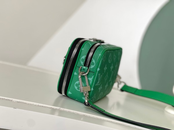Louis Vuitton(Nano Alphak)