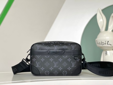 Louis Vuitton(Nano Alphak)