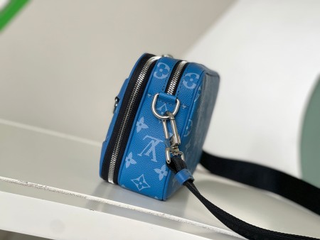Louis Vuitton(Nano Alphak)