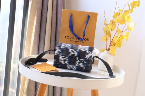 Louis Vuitton(Steamer Wearable Wallet)