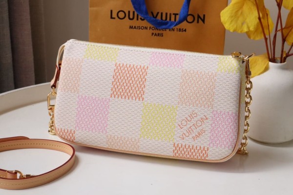 Louis Vuitton(POCHETTE ACCESSOIRES)