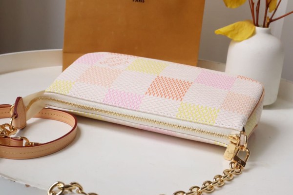 Louis Vuitton(POCHETTE ACCESSOIRES)