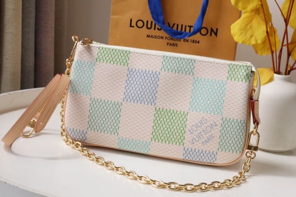 Louis Vuitton(POCHETTE ACCESSOIRES)