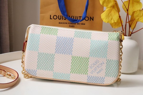 Louis Vuitton(POCHETTE ACCESSOIRES)