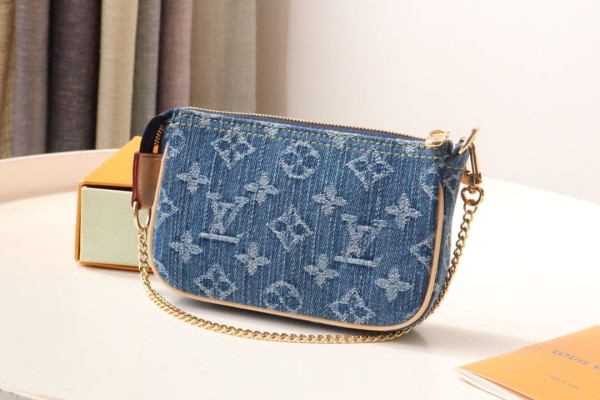 Louis Vuitton(Mini Pochette Accessoires)
