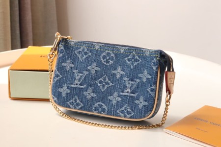 Louis Vuitton(Mini Pochette Accessoires)