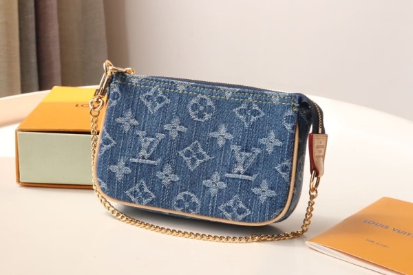 Louis Vuitton(Mini Pochette Accessoires)