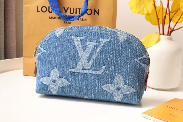 Louis Vuitton(Pochette Cosmétique)