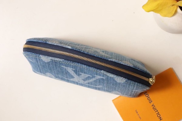 Louis Vuitton(Pochette Cosmétique)