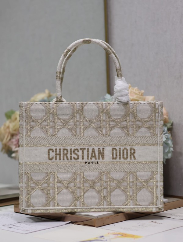 Dior(Book)