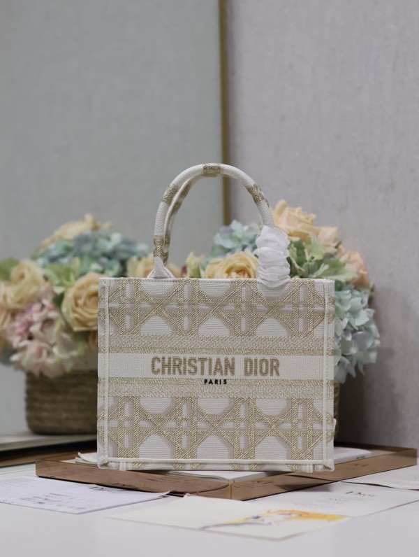 Dior(Book)