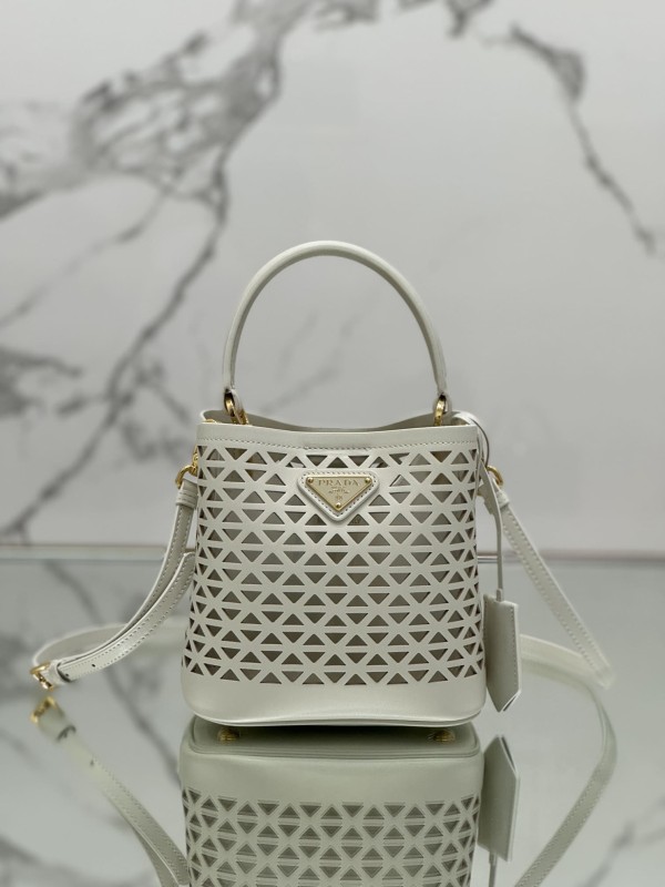 Prada(Saffiano)