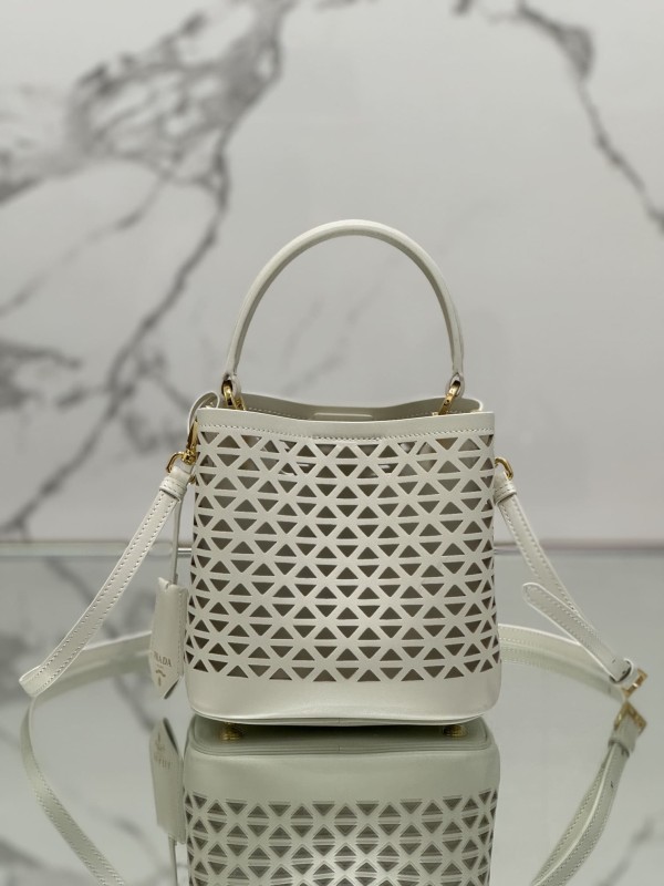 Prada(Saffiano)