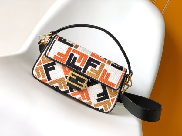 Fendi(BAGUETTE)
