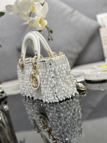 Dior(D-JOY)