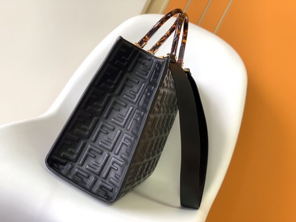 Fendi(sunshine shopper)