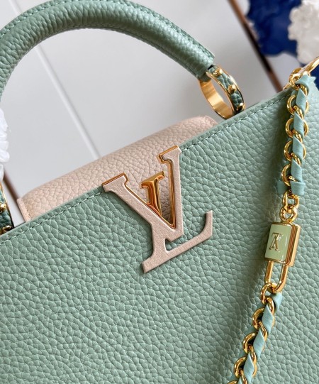 Louis Vuitton(Capucines BB)
